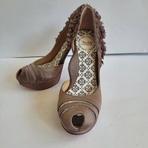 NWOB Hey Lady Luck be a Lady Satin/Floral Heel by The Leung Twins sz 6